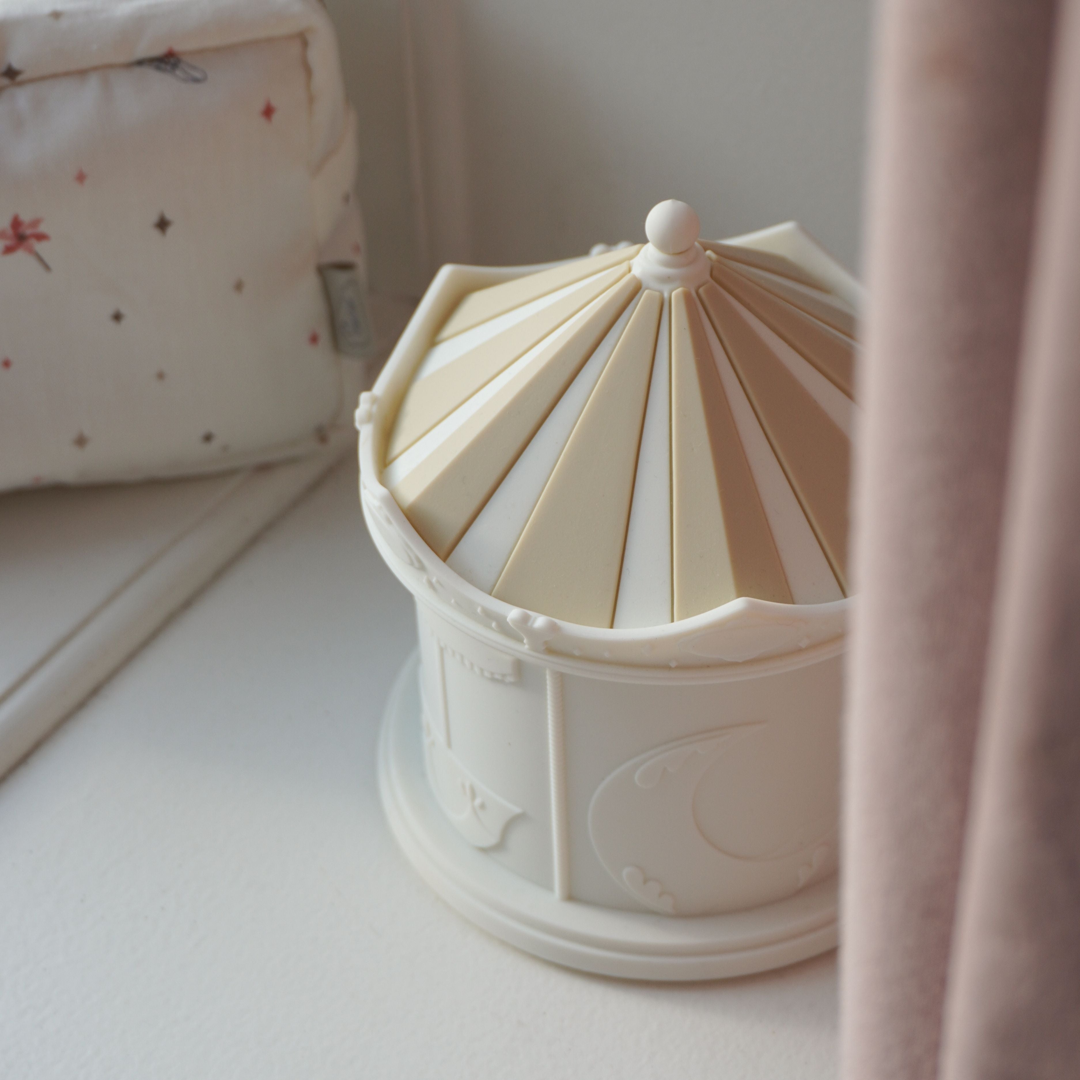 Nachtlicht Carousel, Altweiss