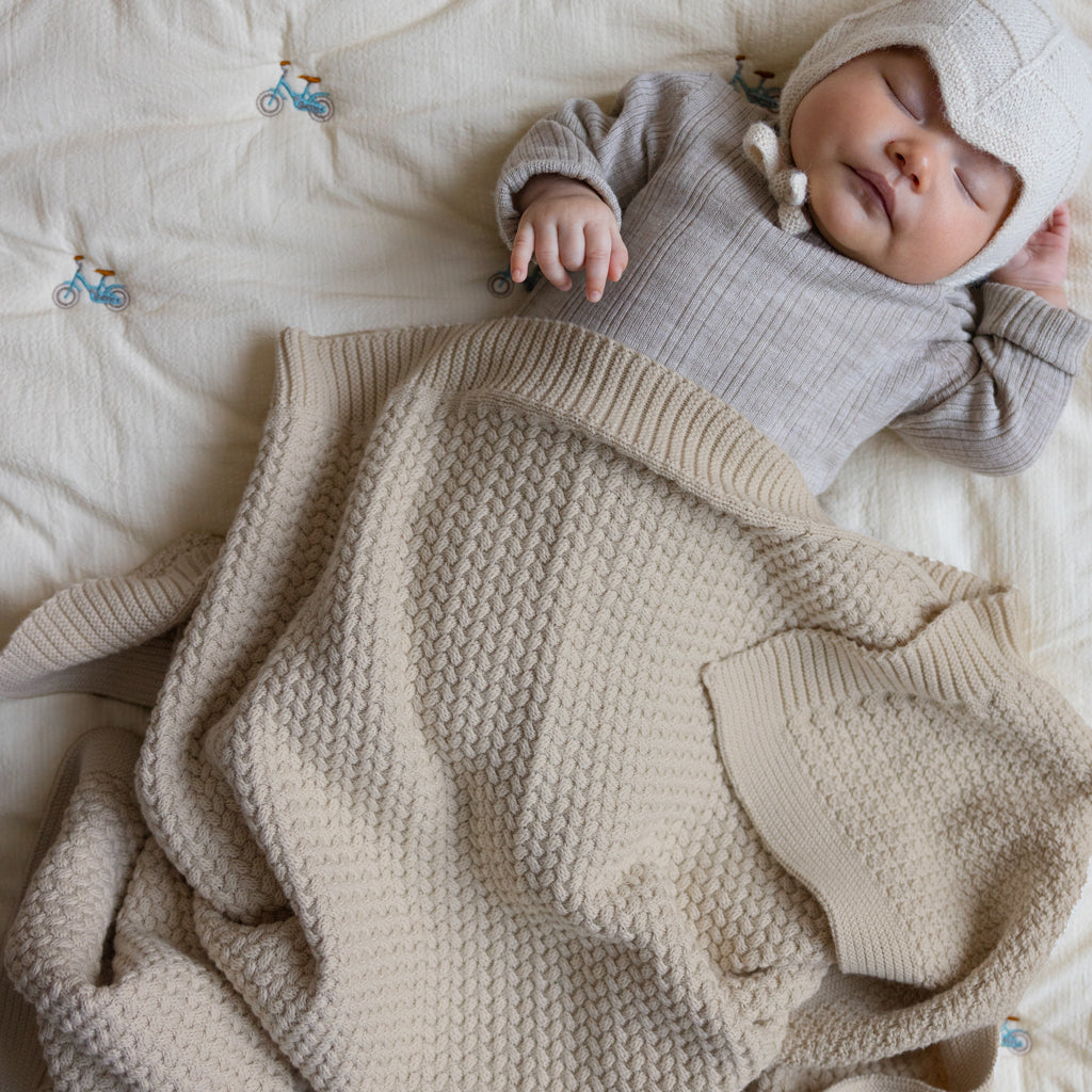 Harper Strick Babydecke - GOTS - Latte