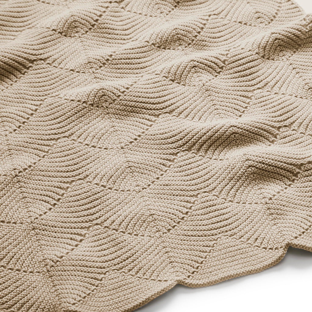 Jakobsmuschel-Strickdecke – GOTS Mandel