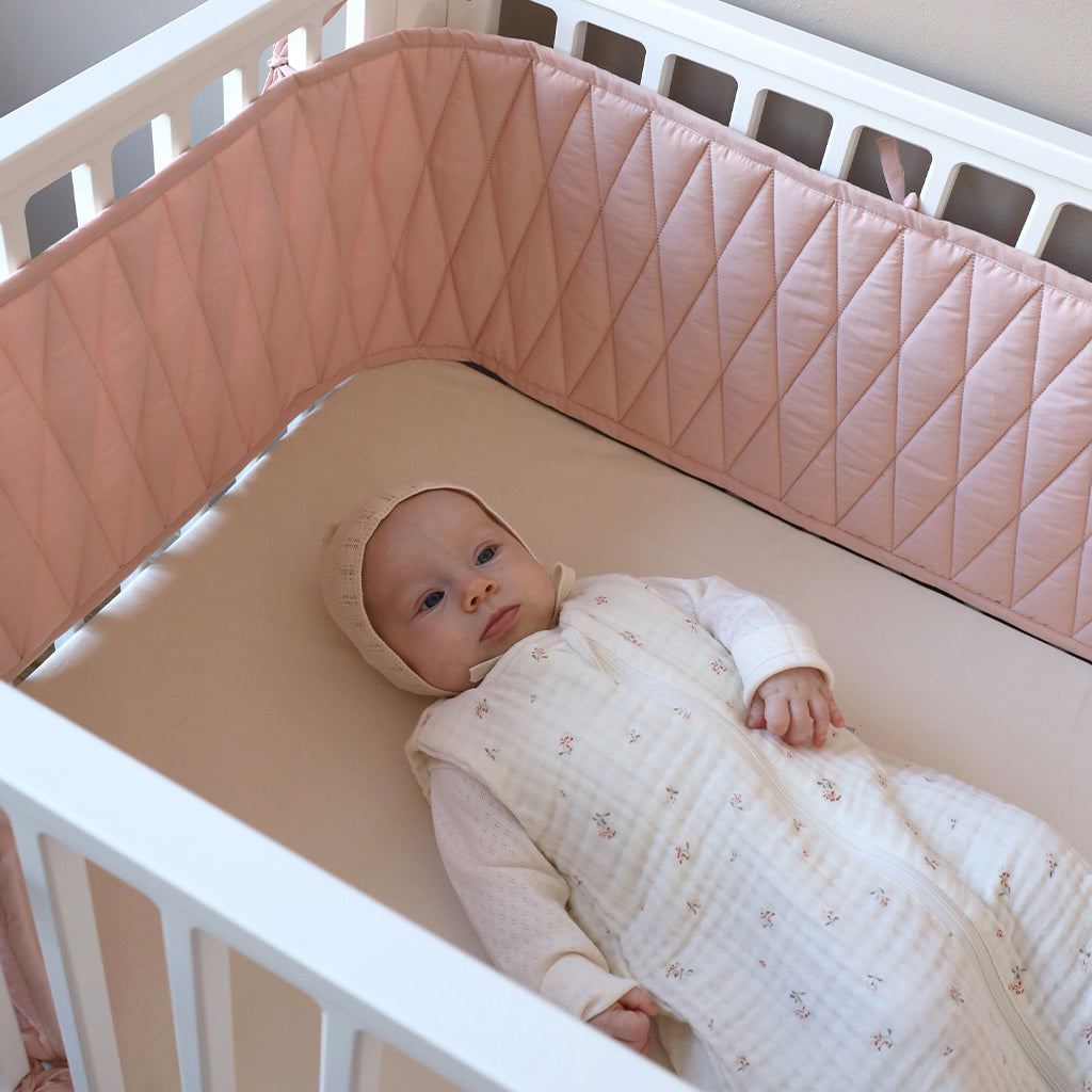 Nestchen mit Harlekin-Stickerei – OCS Blossom Pink
