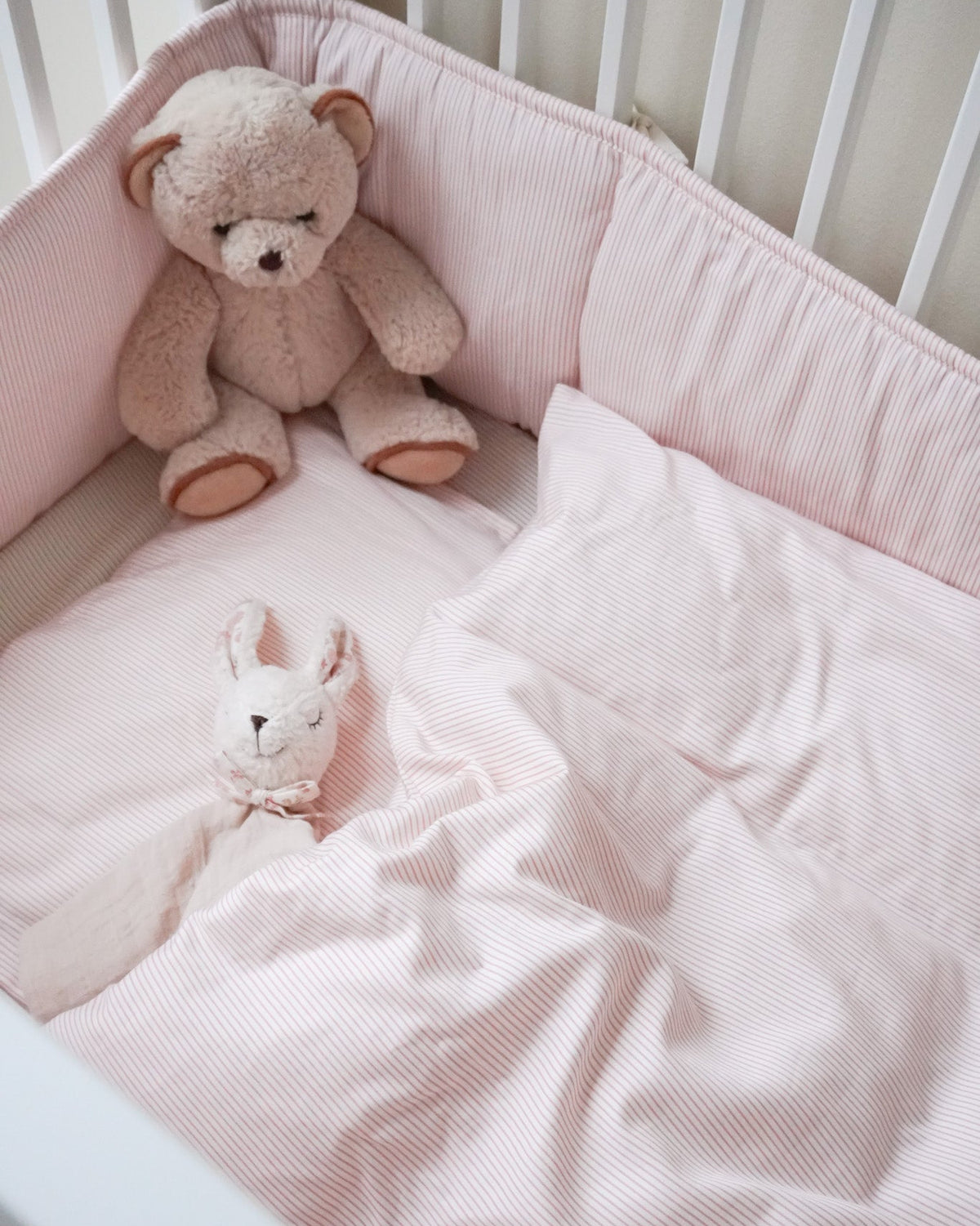 Bettumrandung Babybett - OCS - Classic Stripes Rose